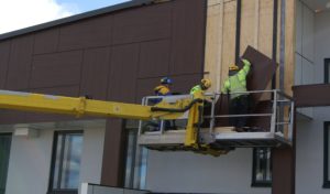 Julkisivuremontti ja julkisivujen asennus